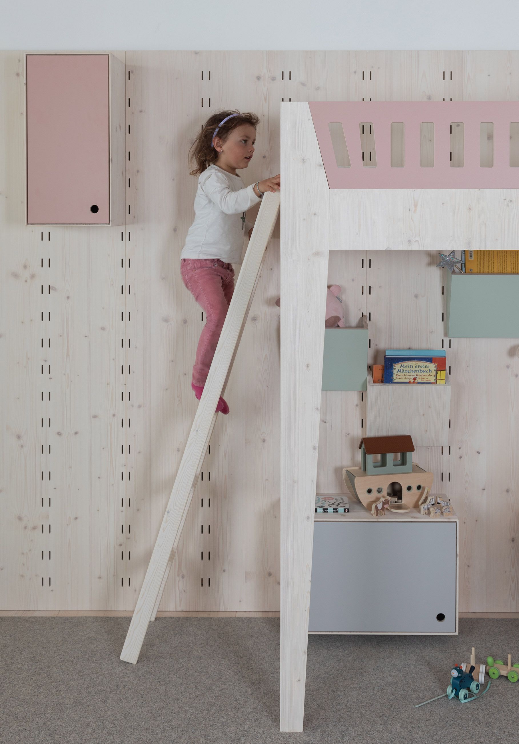 Деревянная кровать для спальни Das ganze Leben Gustav Kids ARCH-00042344