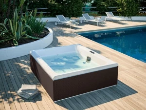 Glass1989 3-х местный мини-бассейн с гидромассажем Home & spa rituals