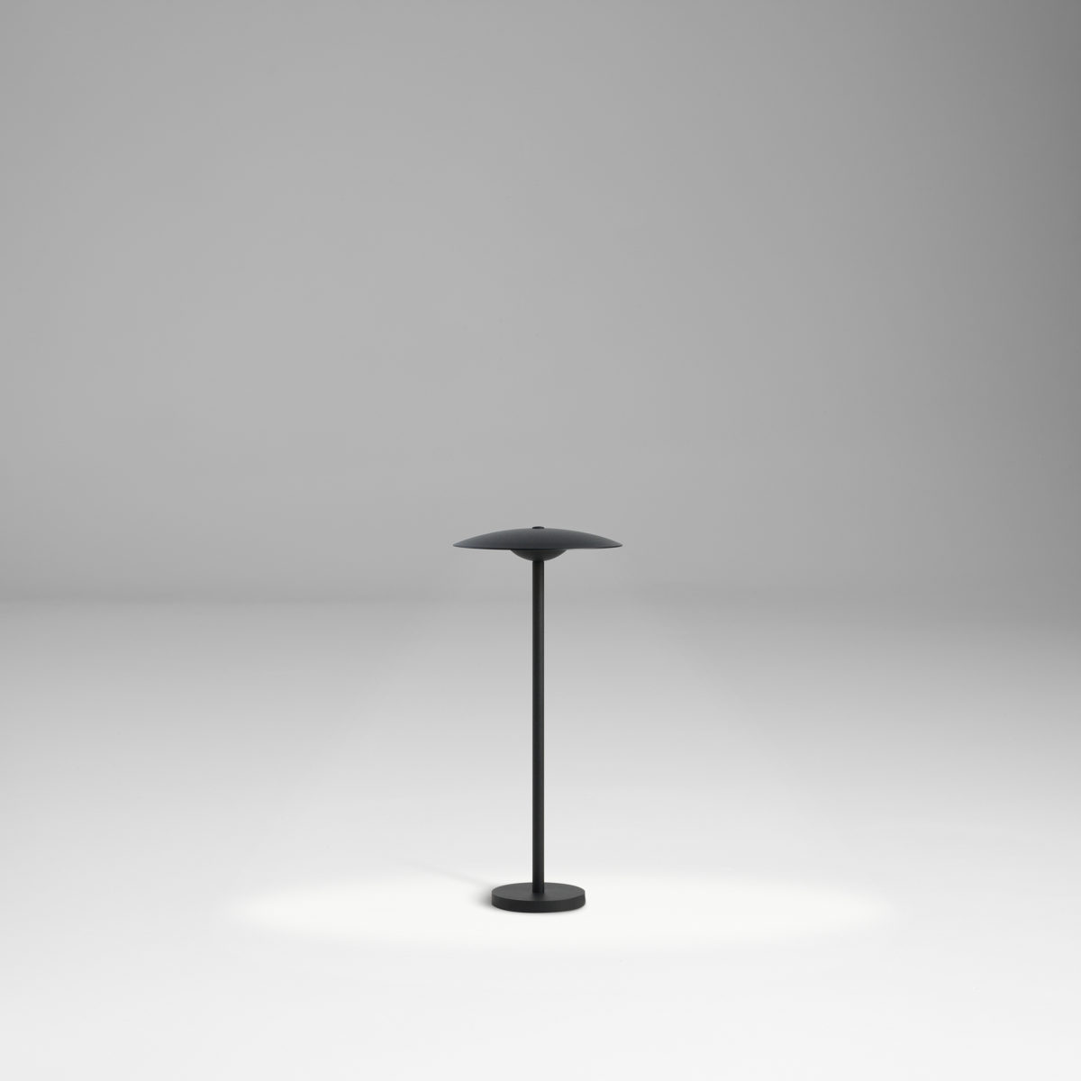 097481 Уличный торшер B 20/44 бело-черный Marset Ginger - Вид №1