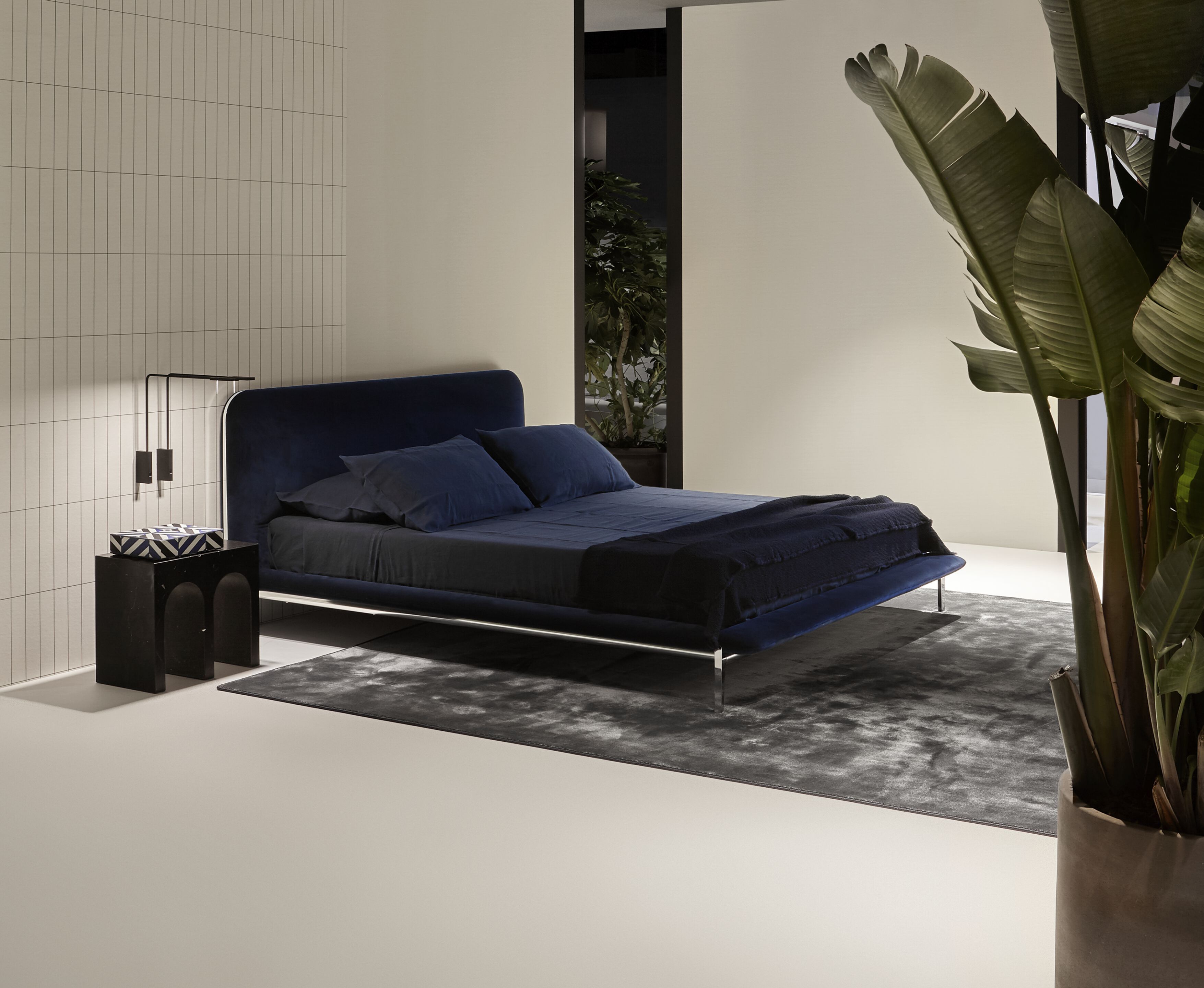 Двуспальная кровать из ткани с мягким изголовьем Antoniolupi SOFI ARCH-00130883 - Вид №1