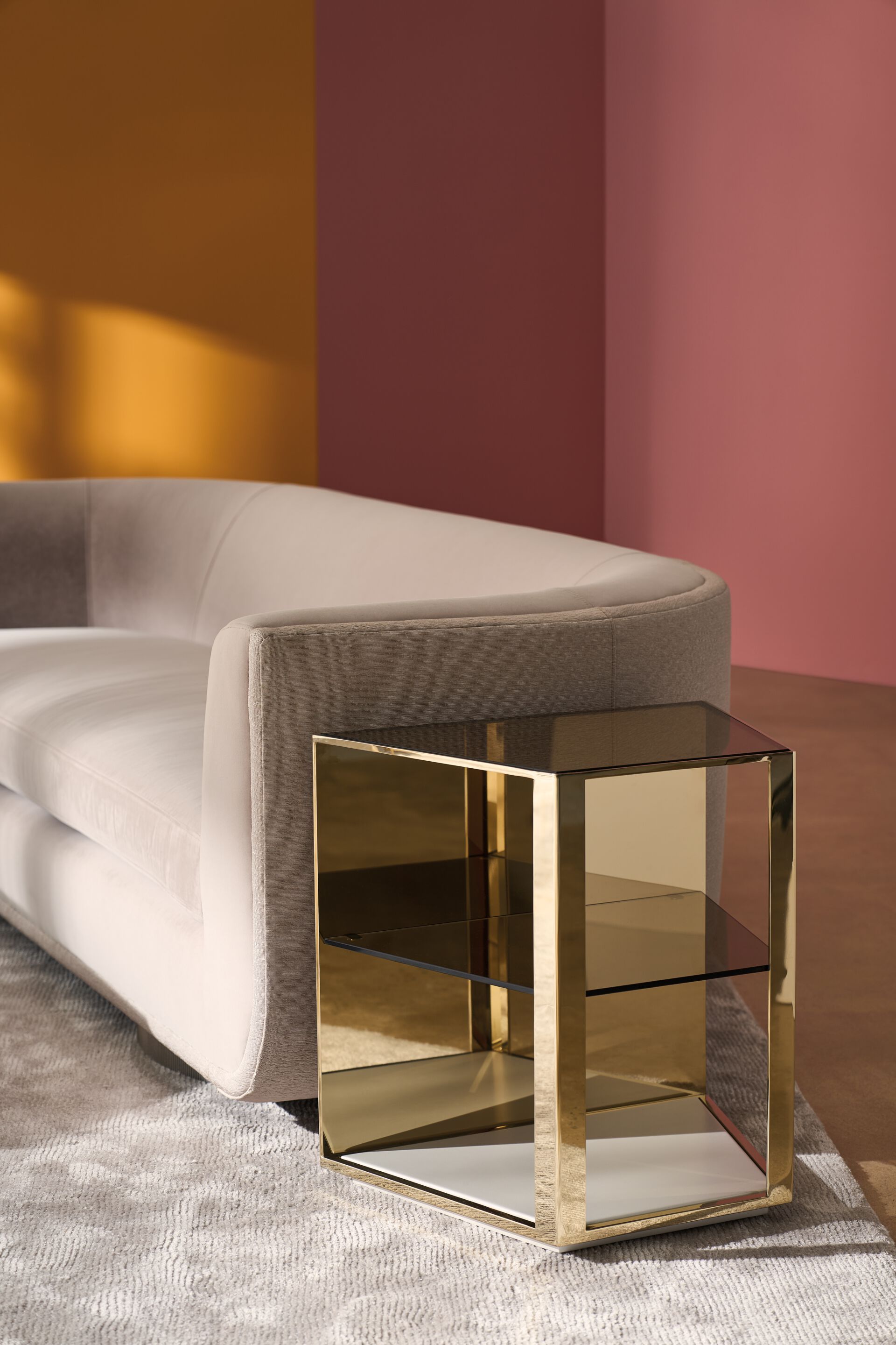 Высокий журнальный столик из зеркального стекла Caracole REFRACTION ARCH-00098922 - Вид №1