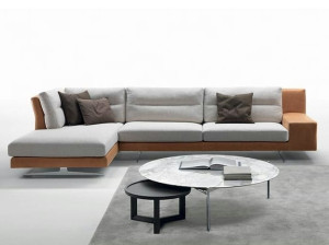 Тканевый диван с полуостровом