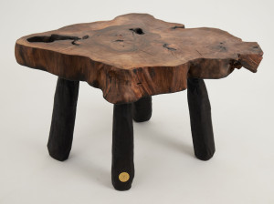 Журнальный столик из грецкого ореха