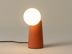 Светодиодная настольная лампа из глины