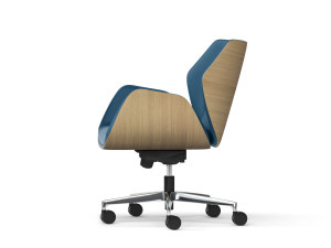 Офисное кресло руководителя с 5 спицевыми колесами