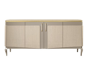 Деревянный шкаф с распашными дверями