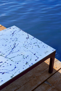 Журнальный столик из фаянса и нержавеющей стали