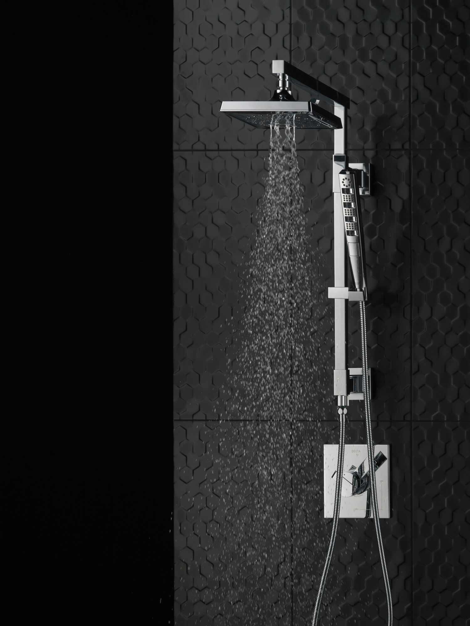 U495D-KS60-PK Шланг для ручного душа 60–80 дюймов Delta Faucet Universal Showering Черный нержавеющий  - Вид №1