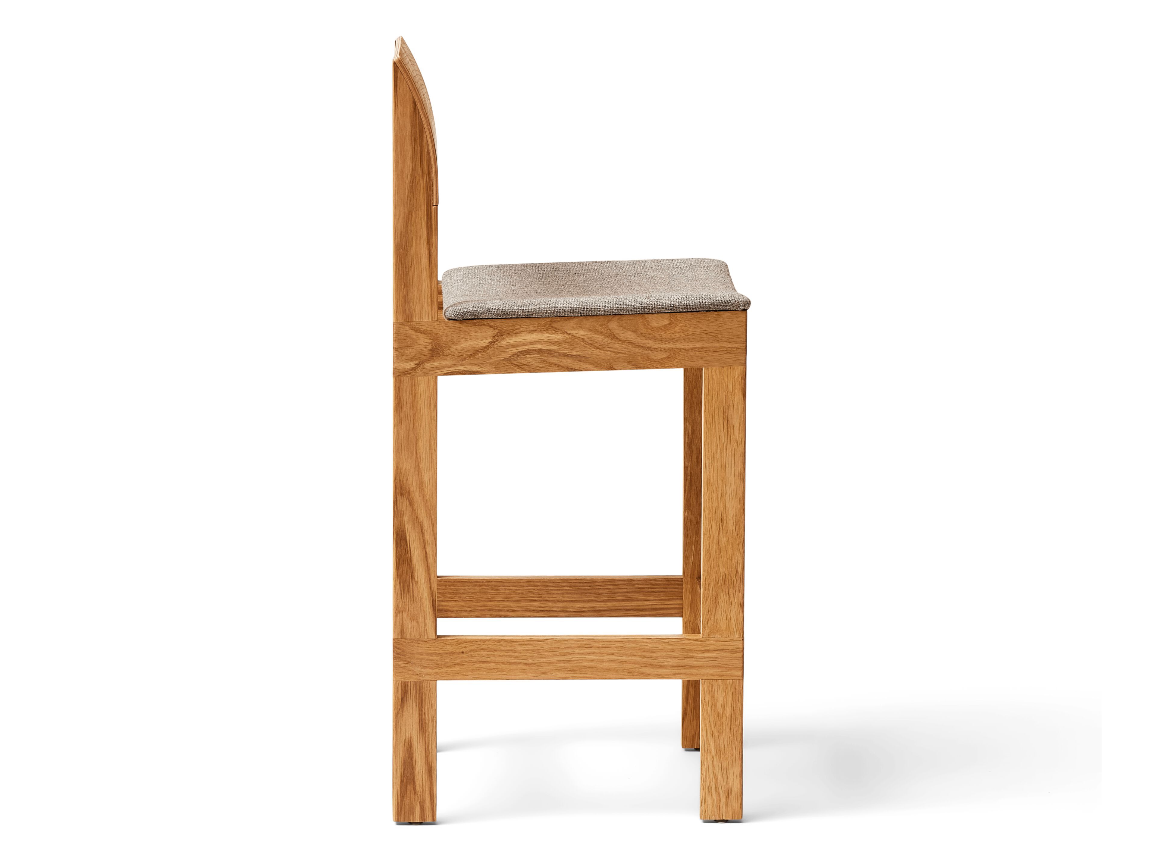 Высокий дубовый стул с мягким сиденьем с подставкой для ног Form & Refine Sonder ARCH-00148035