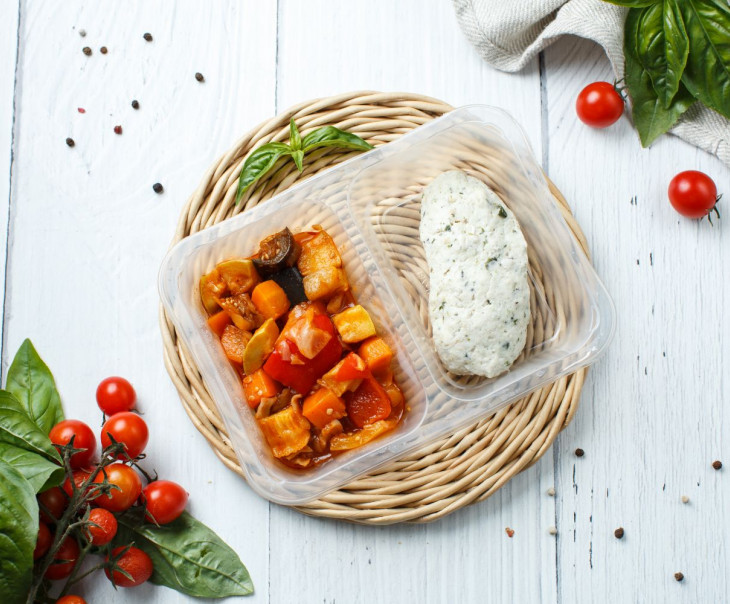 6858 Котлета на пару куриная со шпинатом и овощное рагу Вкусляндия  - Вид №2