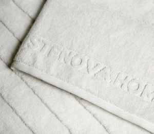 Victoria Stenova 16415 Полотенце махровое WAVE