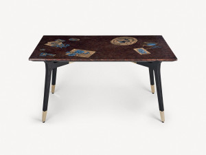 Деревянный прямоугольный стол