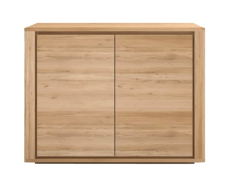 Шкаф из массива дерева с распашными дверями Ethnicraft Shadow ARCH-00146395 - Вид №1