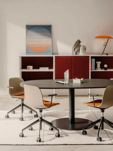 Регулируемое по высоте вращающееся кресло из полипропилена