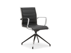 Поворотный стул с подлокотниками