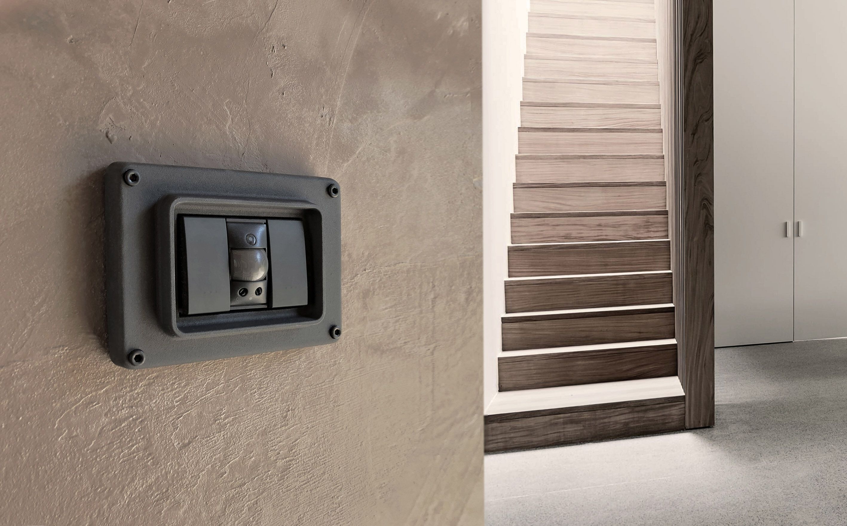 Анодированная алюминиевая пластина для розеток и выключателей Genuit Graphite ARCH-00141383 - Вид №10