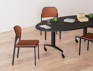 Стол с откидным верхом на колесах