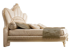 Двуспальная кровать с мягким изголовьем