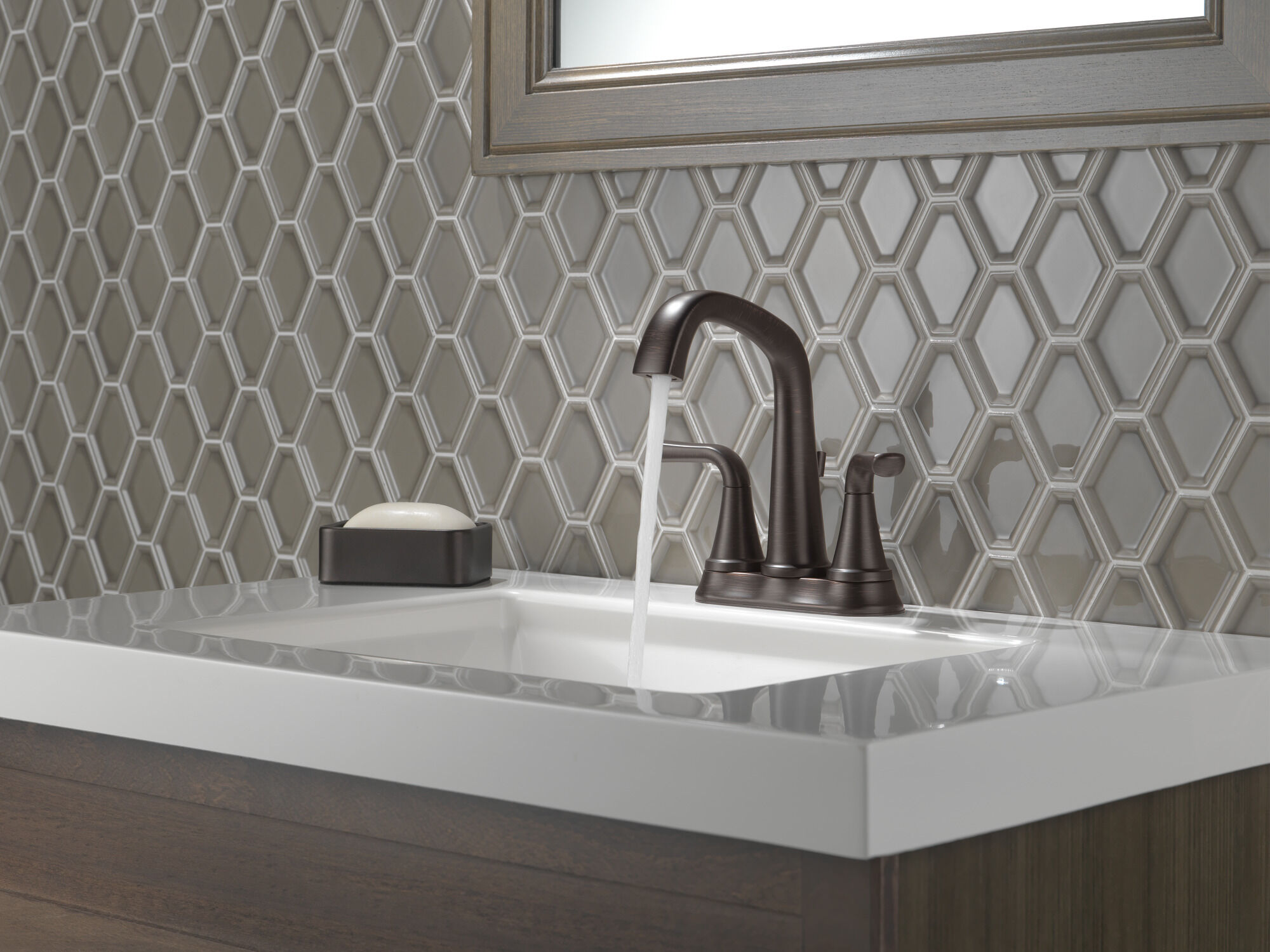 25890LF-RB Смеситель для ванной комнаты с двумя ручками Delta Faucet Larkin Венецианская бронза  - Вид №2