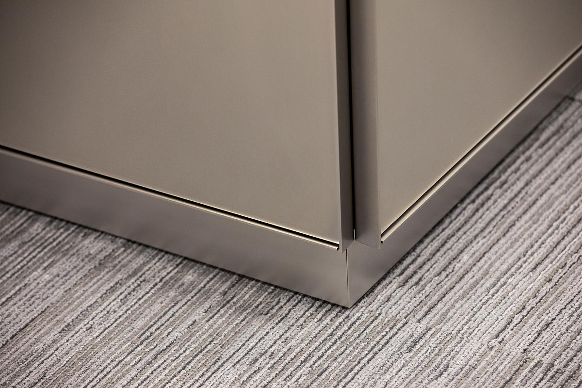 FSRT650 Деталь выравнивающей системы облицовки стен с панелями из нержавеющей стали с отделкой из каймового камня и ребрами по периметру из нержавеющей стали Forms-surfaces  - Вид №22