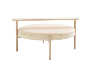 Изогнутая мягкая скамейка из массива дерева