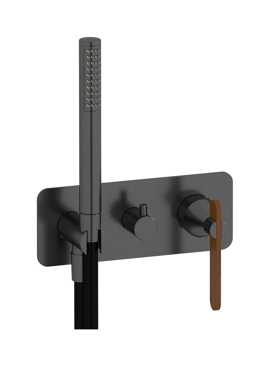 Внешние части встроенного в стену смесителя на 2 потребителя в комплекте с душевым гарнитуром. WE ARE IB oh300cs Brushed Black Chrome Soho