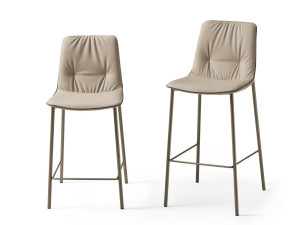 Высокий кожаный стул со спинкой