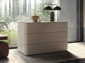 Деревянный комод