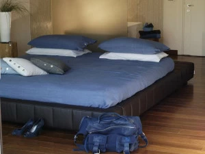 LA FABBRICA DEL LINO Согласованная однотонная кровать в белье Basic