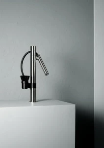 Inox. 400. Кухонный смеситель с вытяжкой Quadrodesign