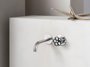 Настенный однорычажный смеситель для раковины с 2 отверстиями