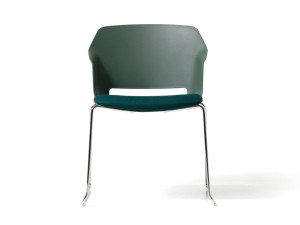 Стул из полипропилена с подлокотниками