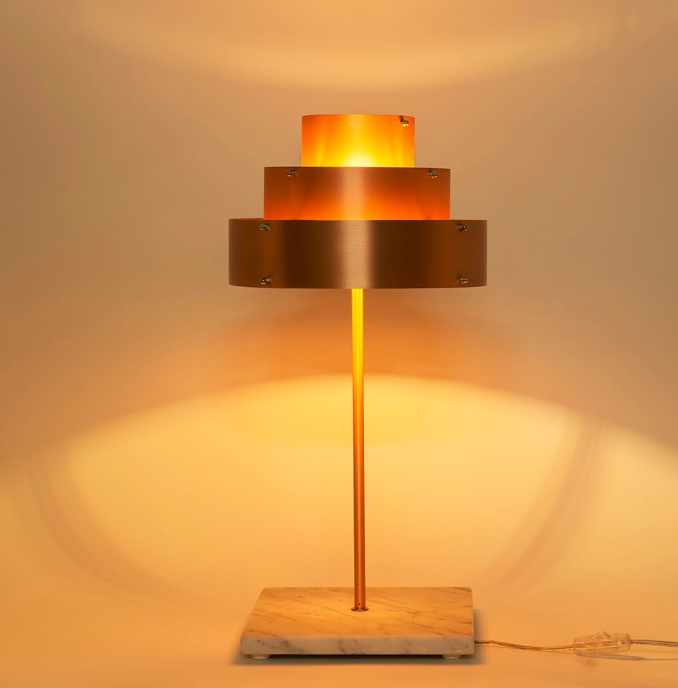 Медная светодиодная настольная лампа ручной работы ICI ET LÀ Decó ARCH-00035244 - Вид №3
