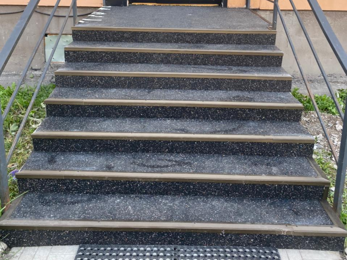 9.3.4AS.2Bg Противоскользящие накладки на ступени Alegria step и Alegria step waterproof  - Вид №8