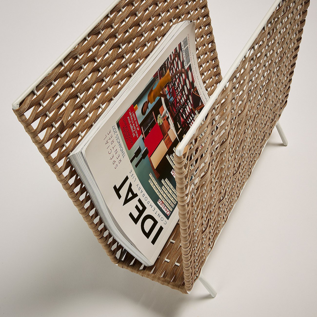 Газетница напольная, ротанг с белыми ножками Shelton от La Forma LA FORMA SHELTON 00-3865226 Коричневый  - Вид №1
