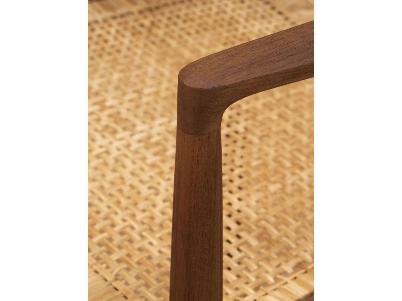 Стул из тикового дерева с подлокотниками Phantom Hands Tangāli ARCH-00050472 - Вид №3