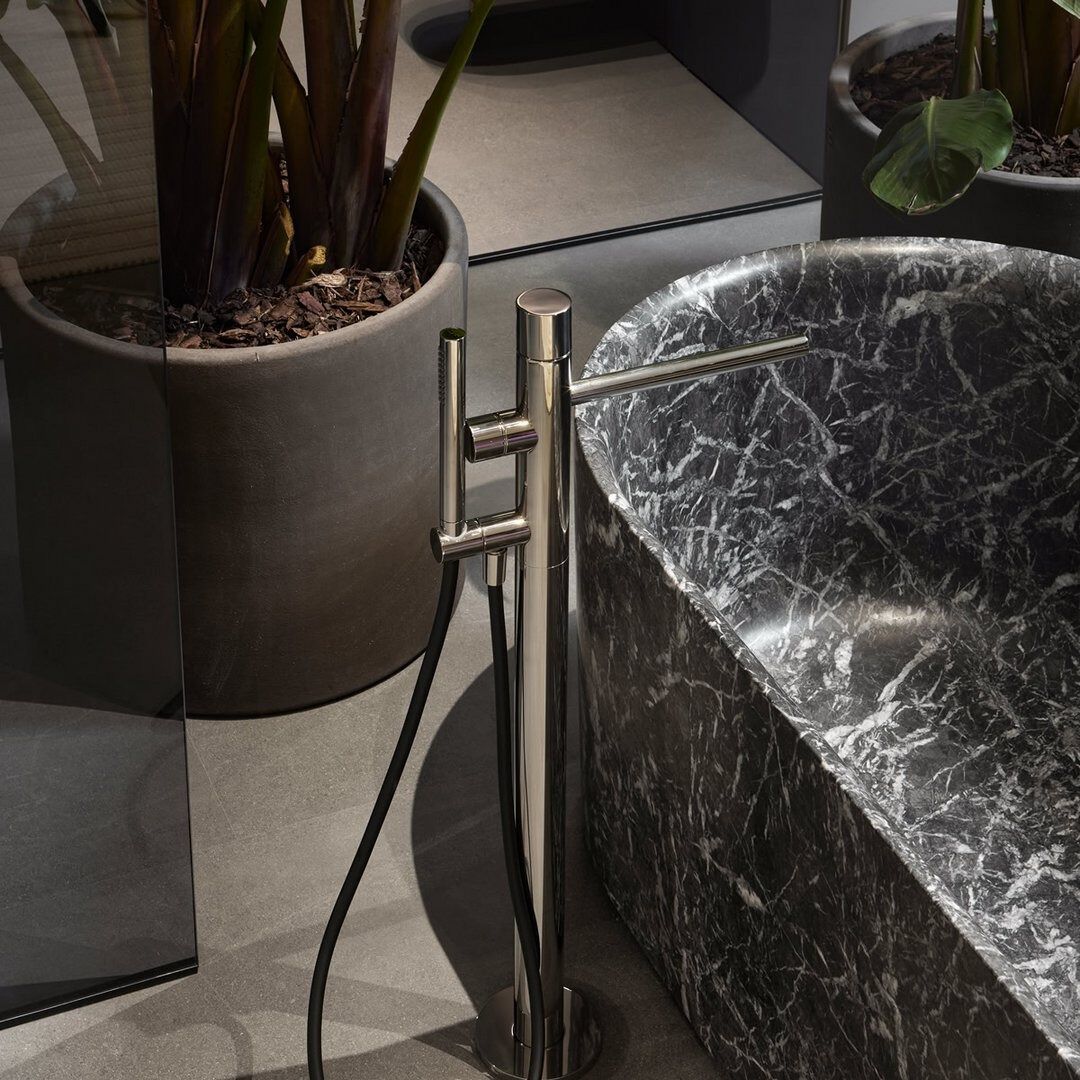 Овальная ванна в центре комнаты из мрамора Antoniolupi NEBULA ARCH-00125610 - Вид №6