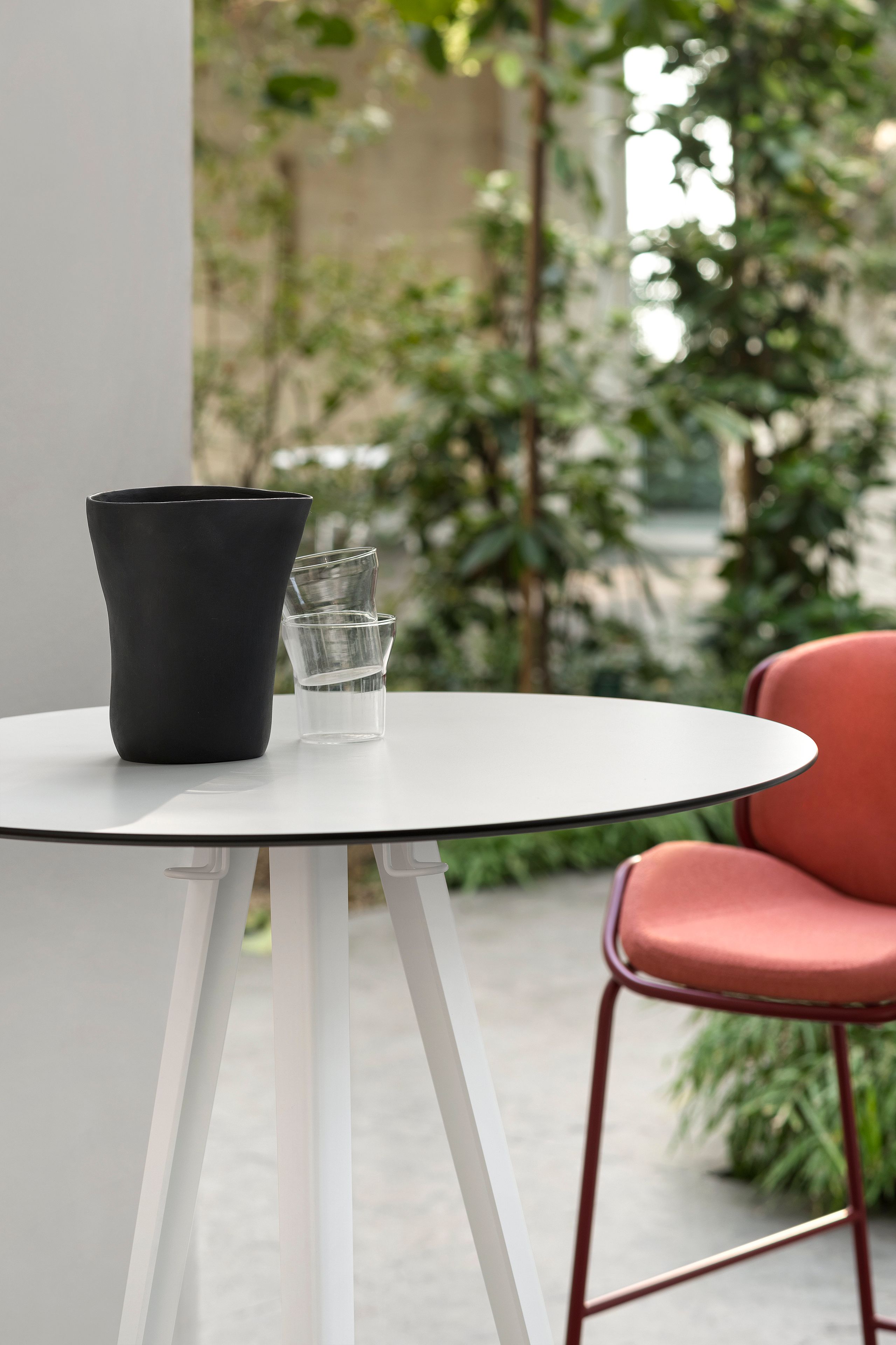 Металлический мягкий табурет с подставкой для ног со спинкой TrabA' Кожа ARCH-00045469 - Вид №10