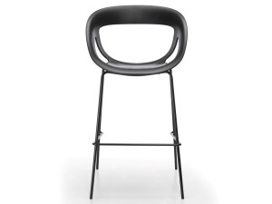 Стул из инженерного пластика с подлокотниками