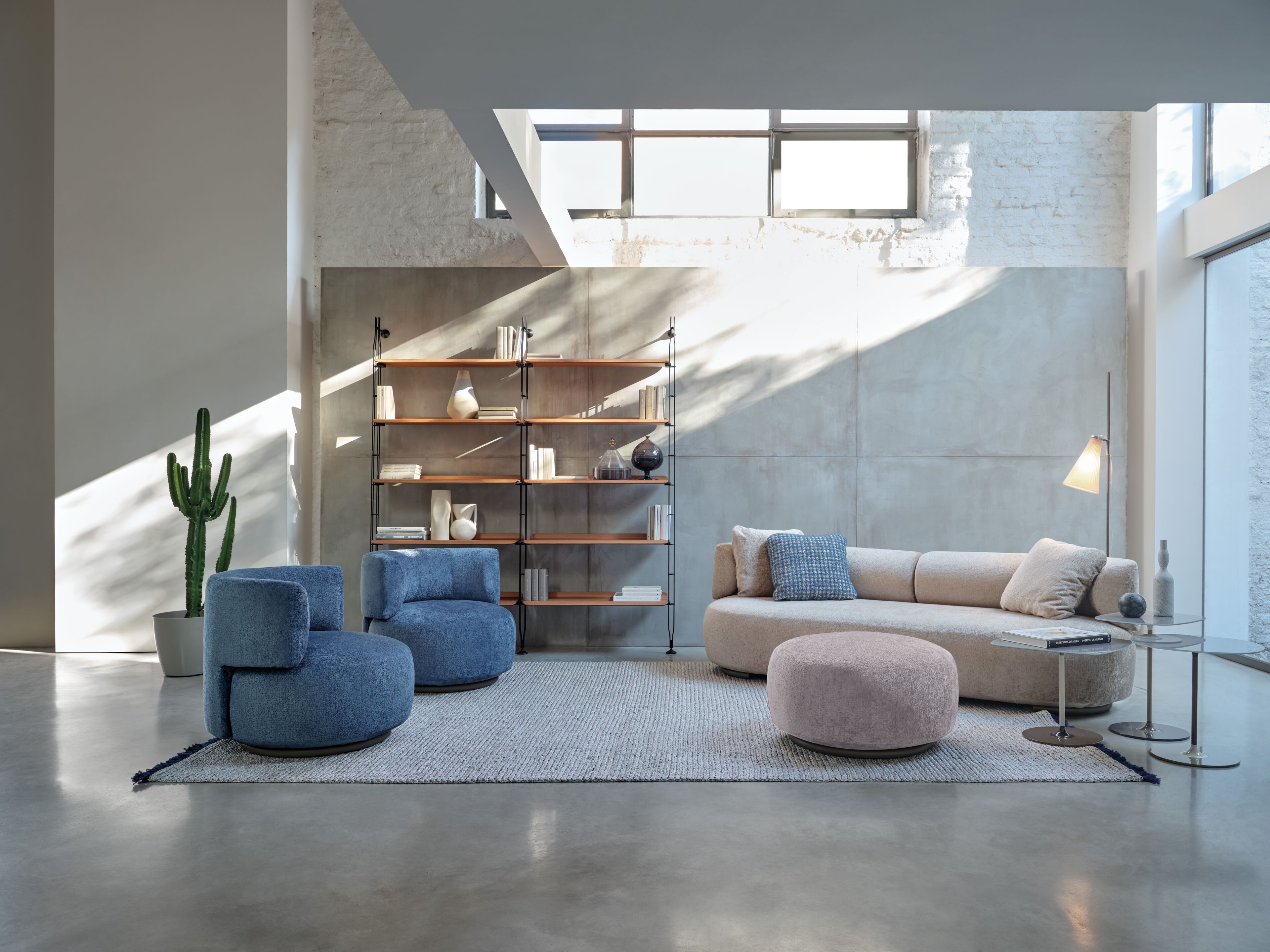 Квадратная однотонная подушка Kartell K-Waiting ARCH-00053707