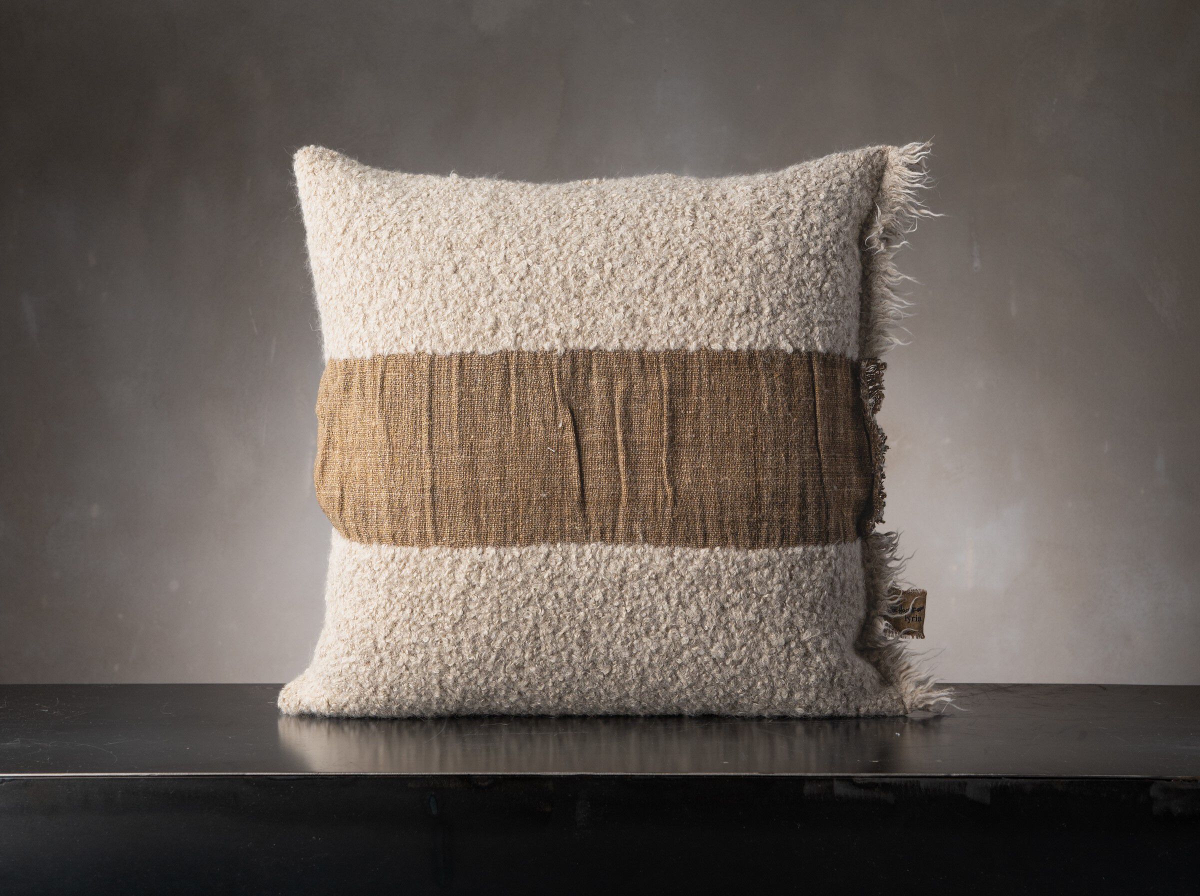 Квадратная подушка из альпаки и шелка The House of Lyria CIMIDE ARCH-00127219