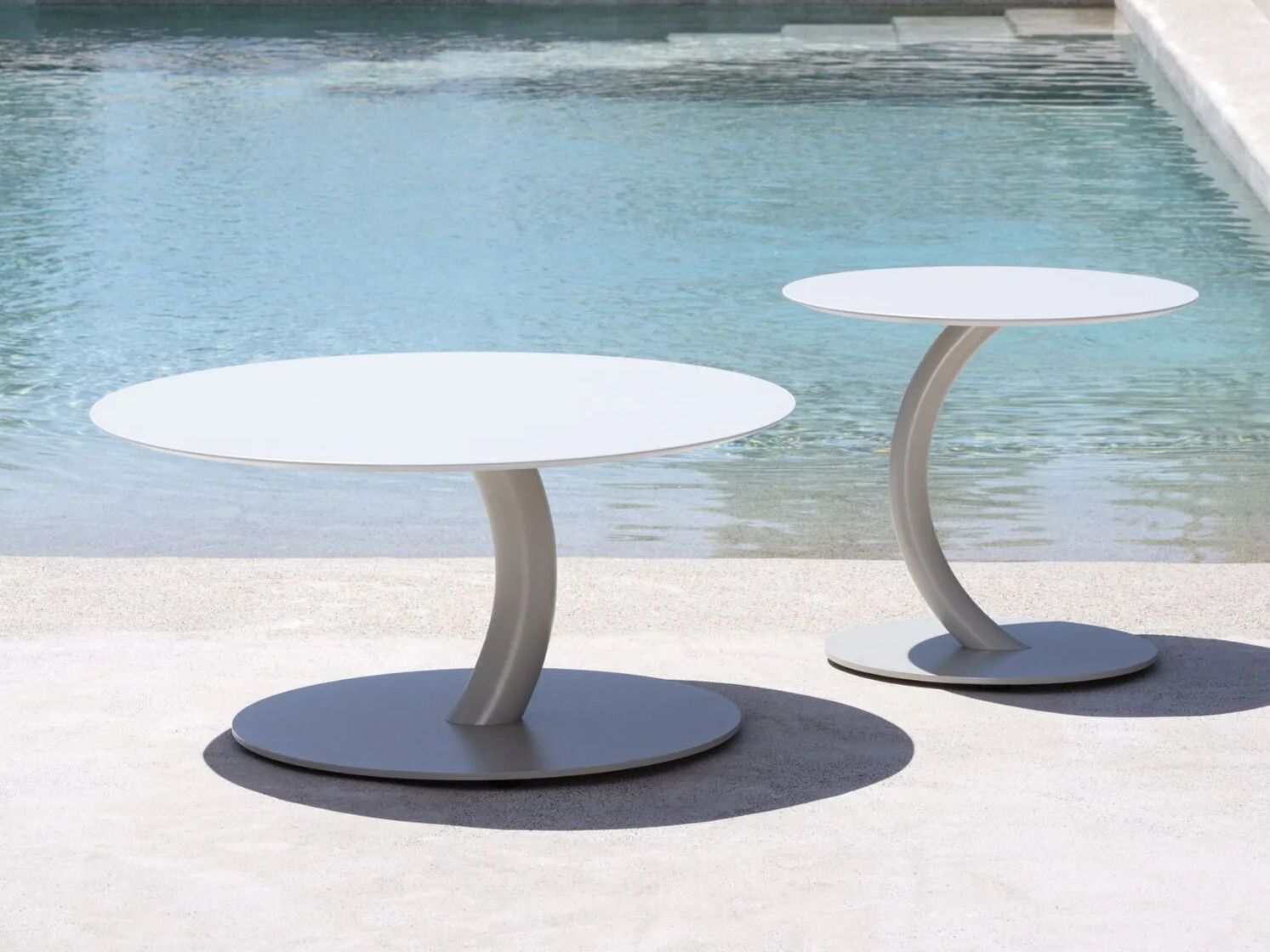 Стальной круглый садовый стол Varaschin Flexion ARCH-00040462