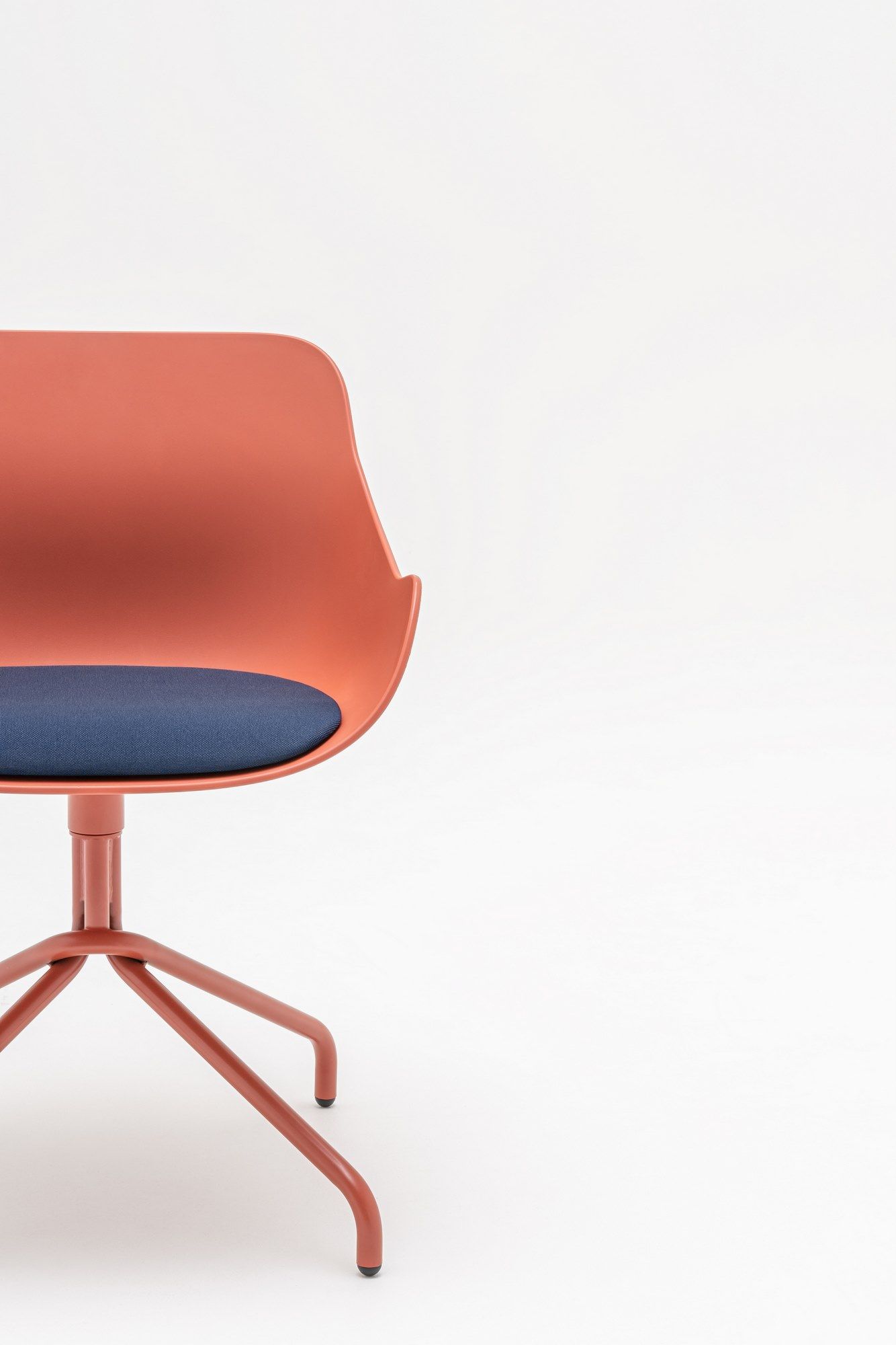 Вращающееся кресло из полипропилена со встроенной подушкой MDD Baltic ARCH-00118371 - Вид №4