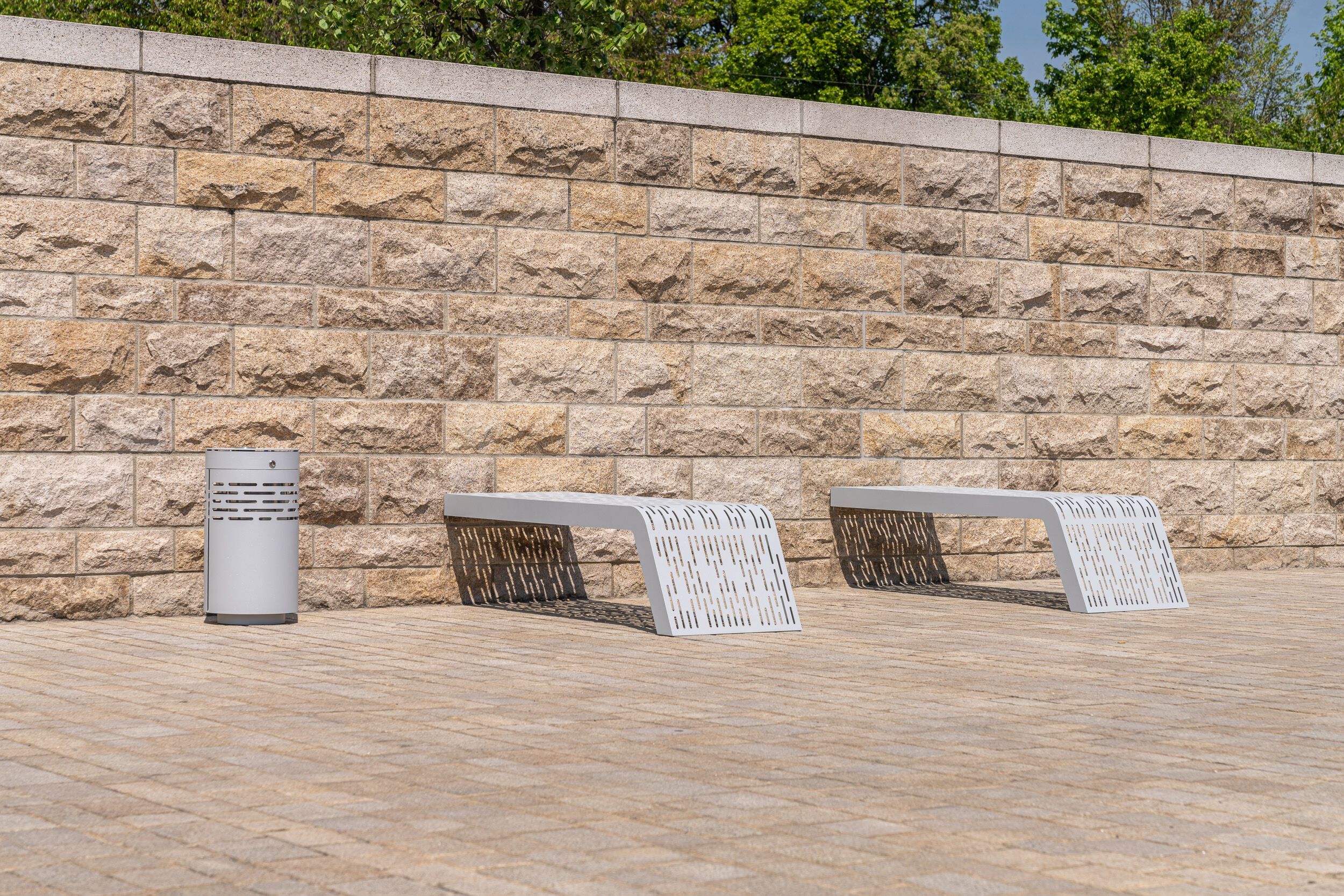 Настенная скамья из нержавеющей стали без спинки BENKERT BANKE Chalidor ARCH-00078685 - Вид №2