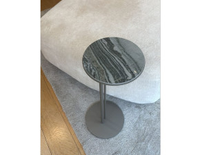 Круглый стол для сервировки