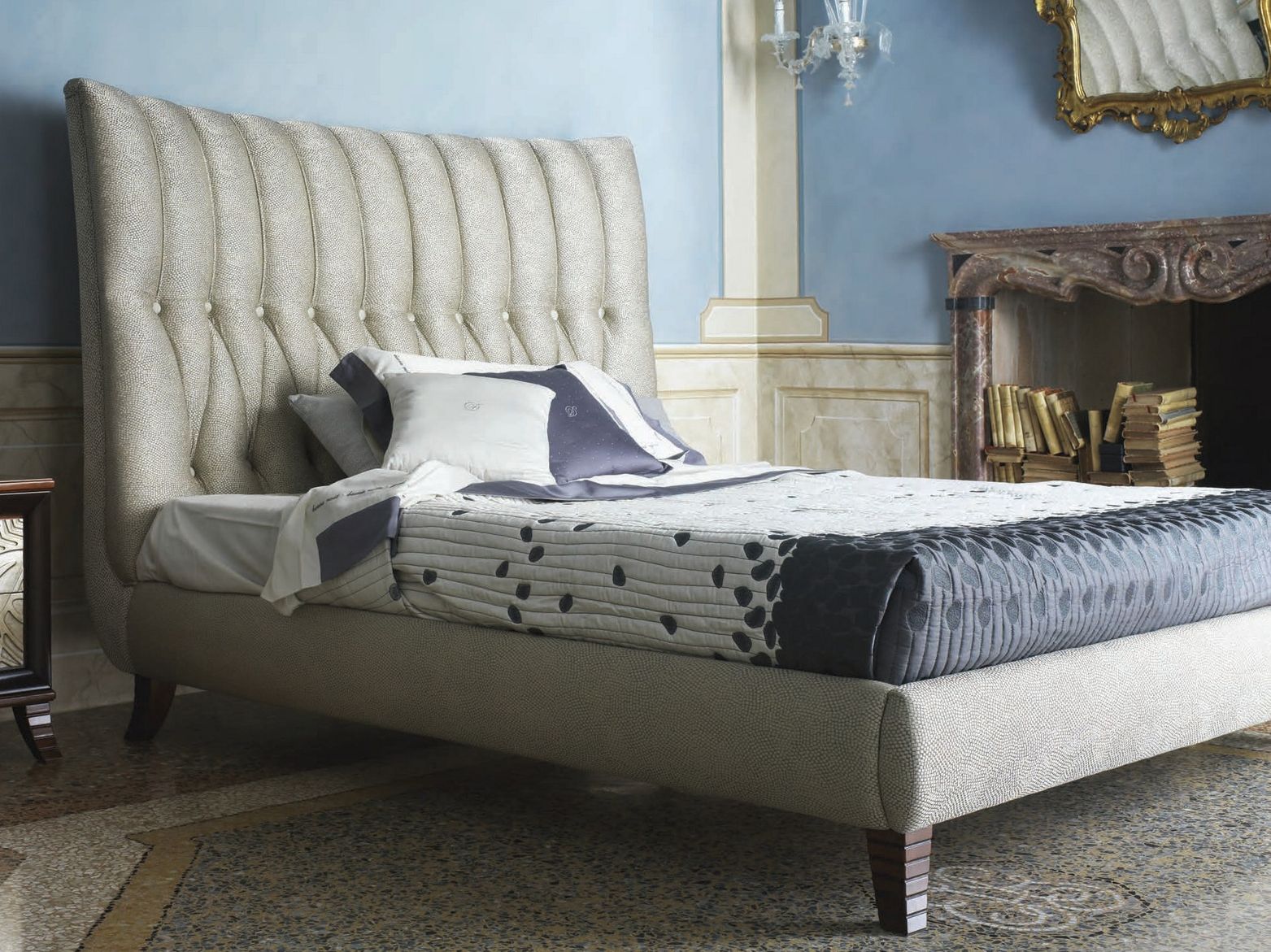 Двуспальная кровать из ткани с мягким изголовьем Cantiero GRAND ÉTOILE ARCH-00038074