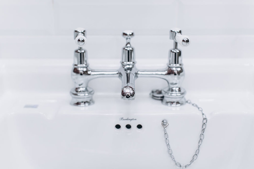 Смеситель для раковины на 2 отверстия Regent, с пробкой и цепочкой [ANR10] Regent Burlington T16-QT, T2, T4B-2 - Вид №2