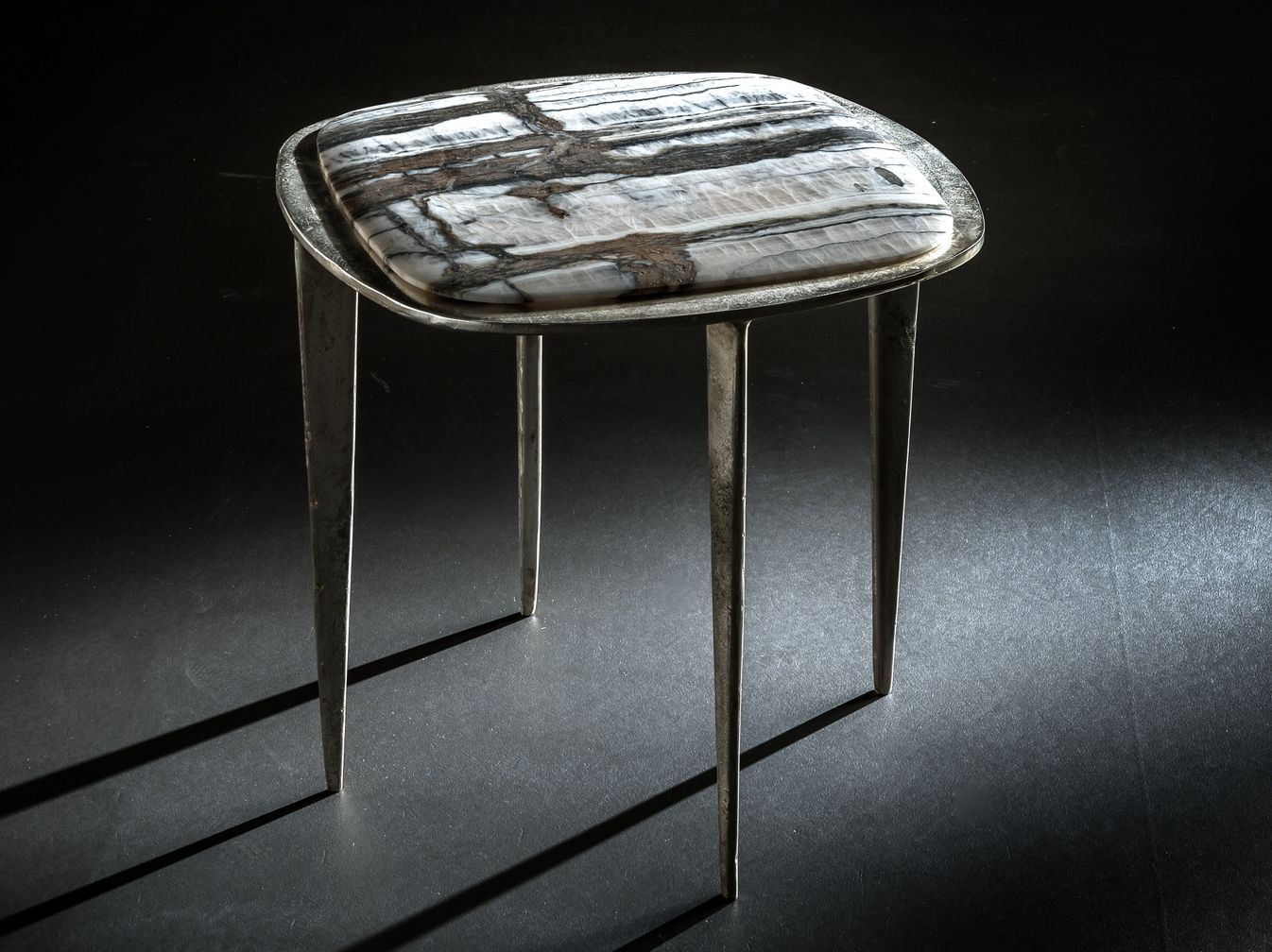 Квадратный журнальный столик из натурального камня Henge BIG BANG ARCH-00029748