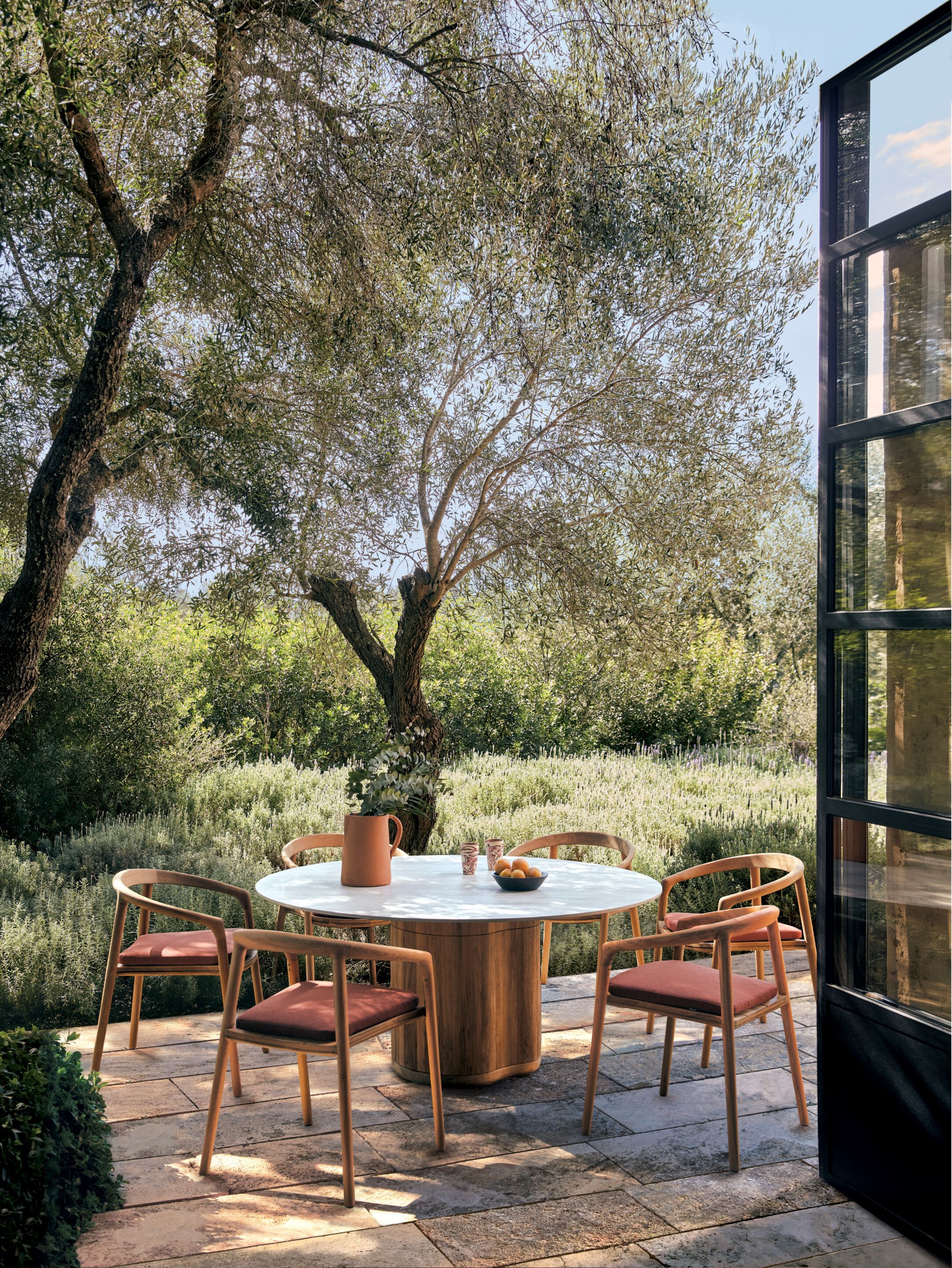 Круглый обеденный стол из тикового дерева с колесами MANUTTI Ogado ARCH-00080134 - Вид №4