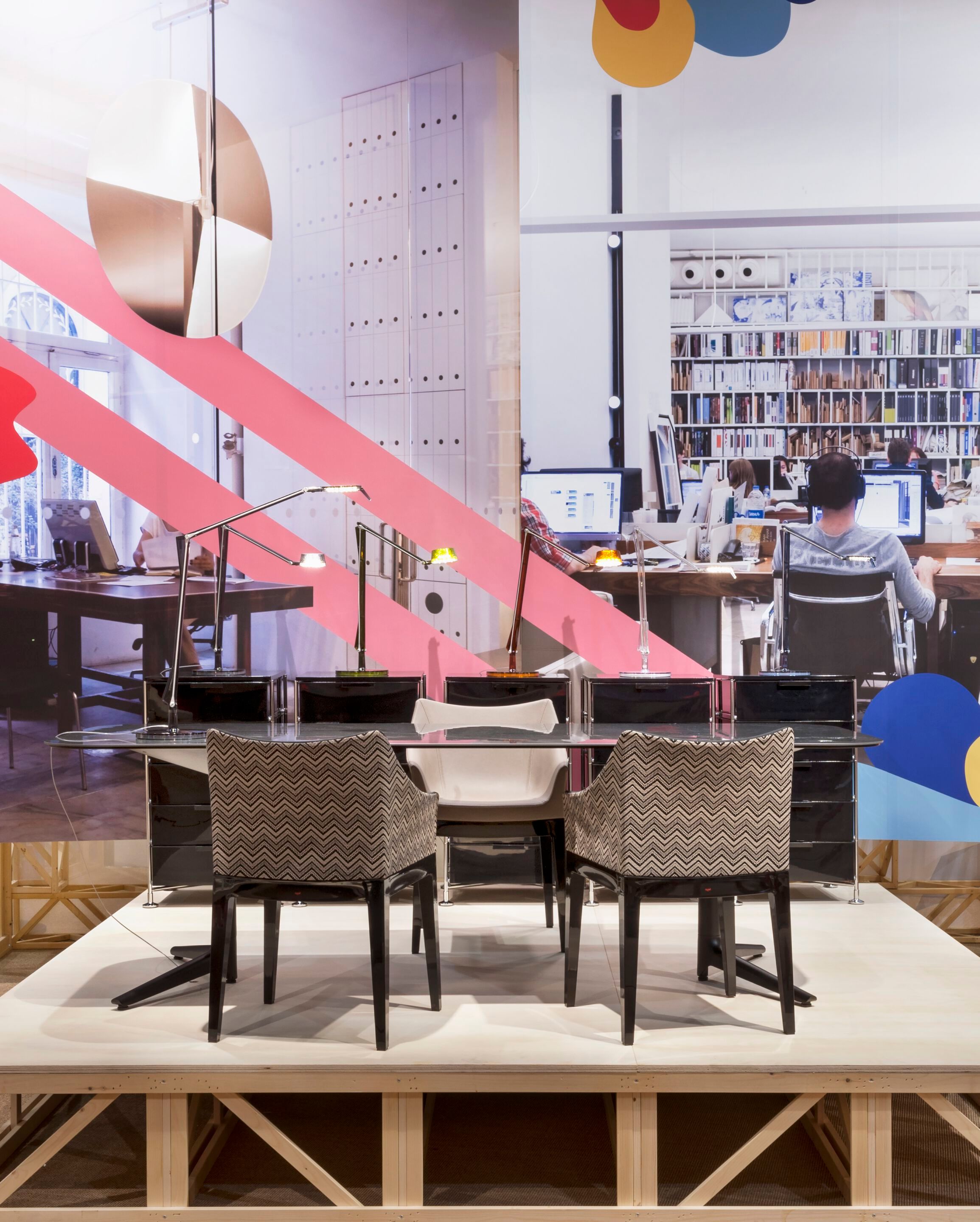 Полиуретановый стул с подлокотниками Kartell MADAME ARCH-00013781 - Вид №1